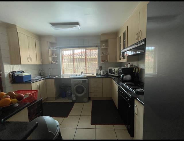 3 BEDROOM HOUSE FOR SALE IN PARKHILL GARDENS